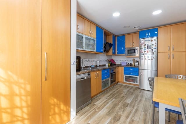 4 sovrum Semi-fristående Villa till salu i Albolote med garage - 299 900 € (Ref: 9674879)