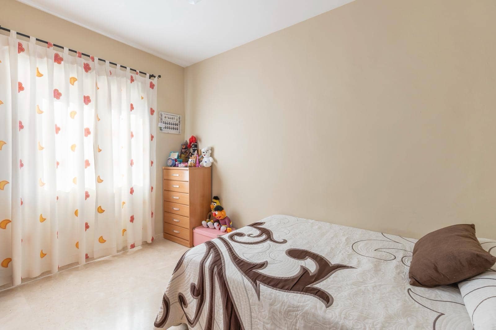 4 sovrum Semi-fristående Villa till salu i Albolote med garage - 299 900 € (Ref: 9674879)