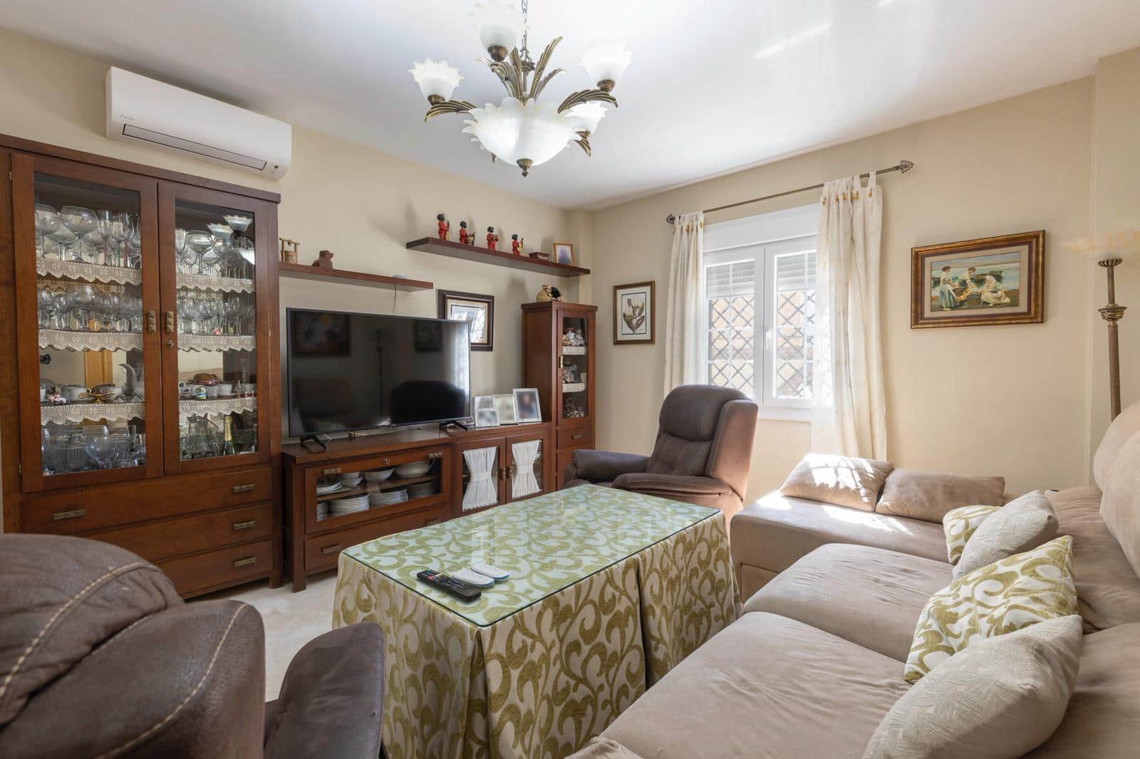 4 sovrum Semi-fristående Villa till salu i Albolote med garage - 299 900 € (Ref: 9674879)