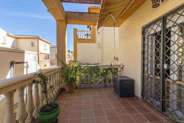 4 sovrum Semi-fristående Villa till salu i Albolote med garage - 299 900 € (Ref: 9674879)