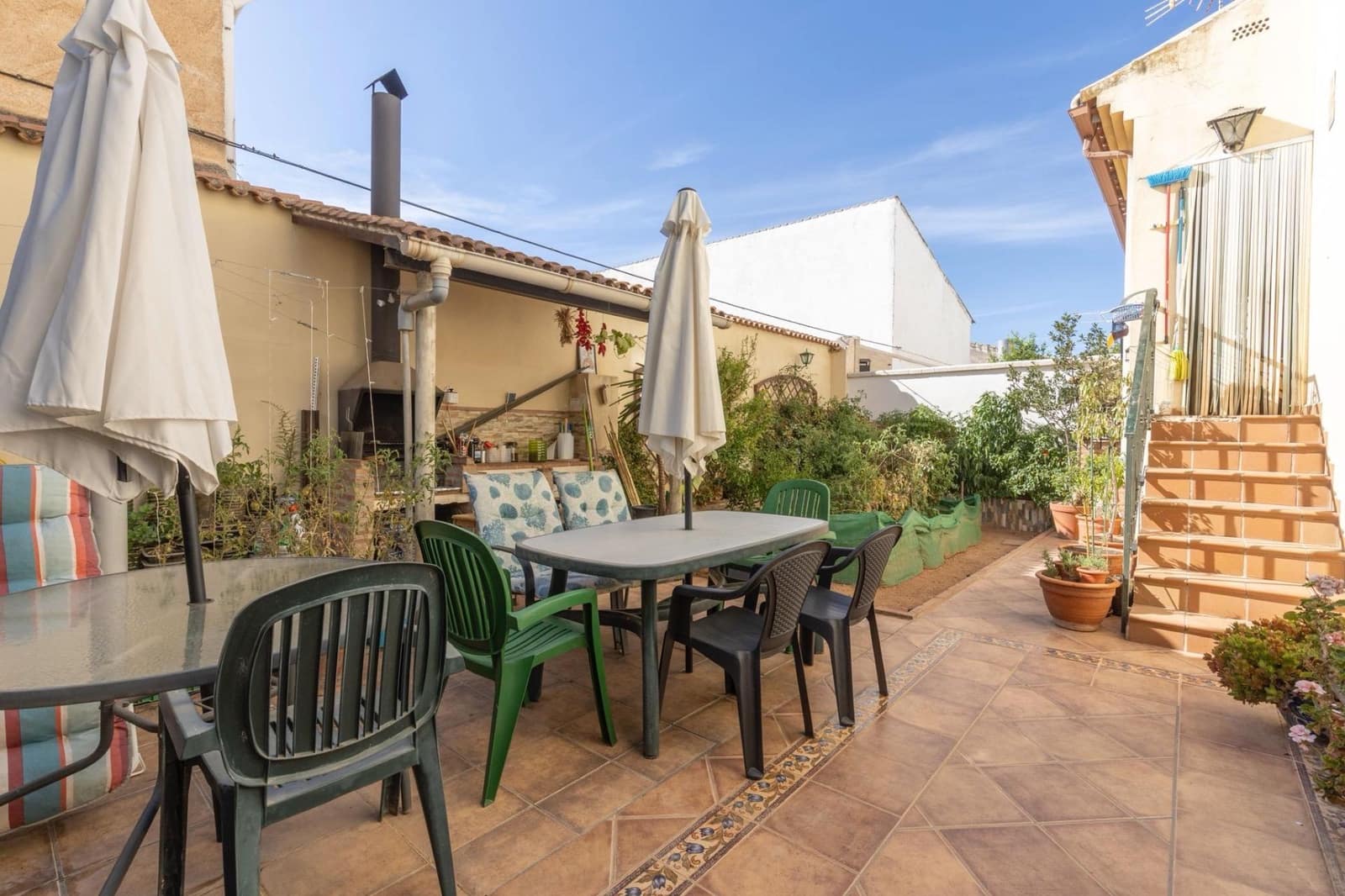 4 sovrum Semi-fristående Villa till salu i Albolote med garage - 299 900 € (Ref: 9674879)