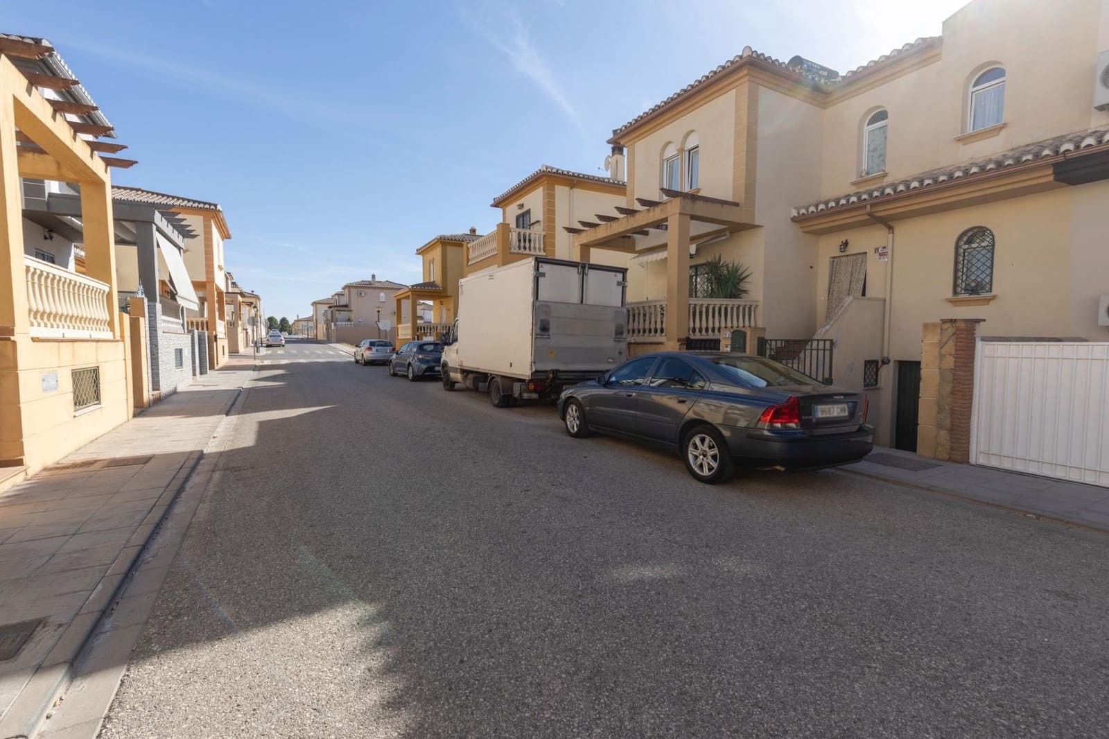 4 sovrum Semi-fristående Villa till salu i Albolote med garage - 299 900 € (Ref: 9674879)