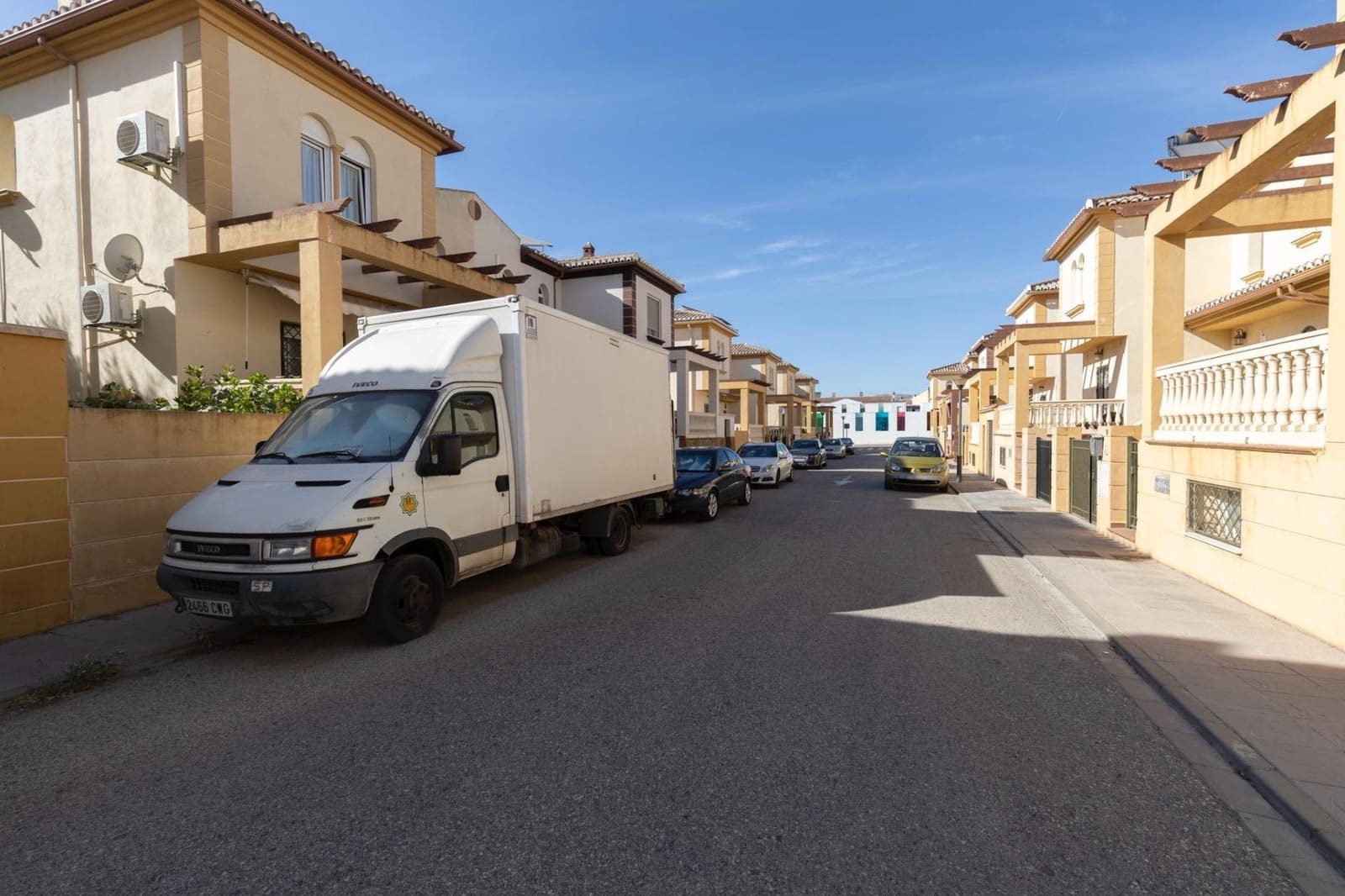 4 sovrum Semi-fristående Villa till salu i Albolote med garage - 299 900 € (Ref: 9674879)