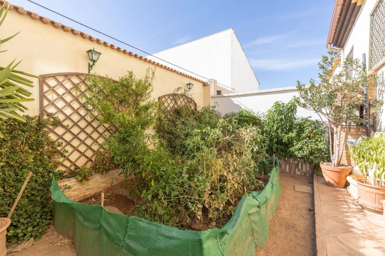 4 sovrum Semi-fristående Villa till salu i Albolote med garage - 299 900 € (Ref: 9674879)