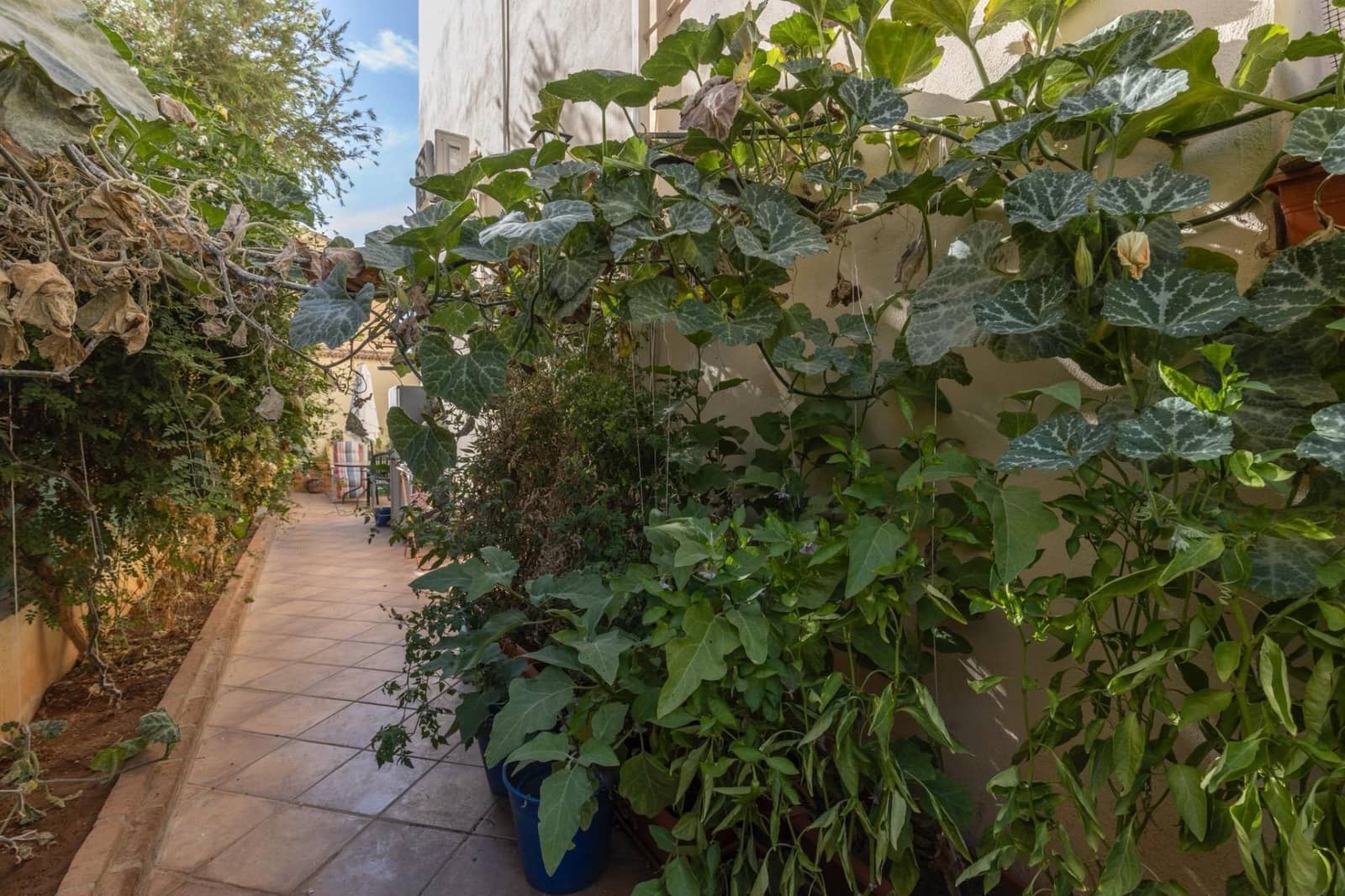 4 sovrum Semi-fristående Villa till salu i Albolote med garage - 299 900 € (Ref: 9674879)