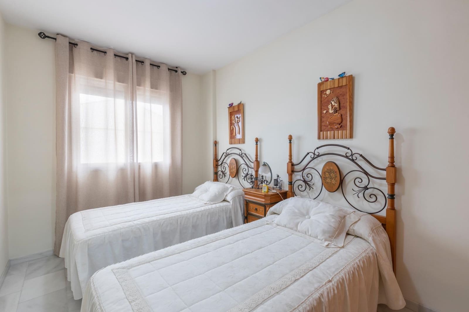 Pareado de 3 habitaciones en Belicena en venta con garaje - 235.000 € (Ref: 9674883)