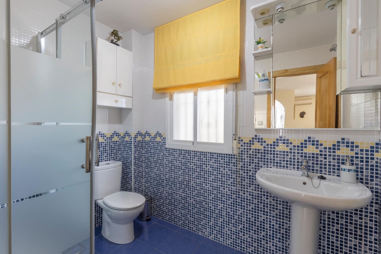 Pareado de 3 habitaciones en Belicena en venta con garaje - 235.000 € (Ref: 9674883)