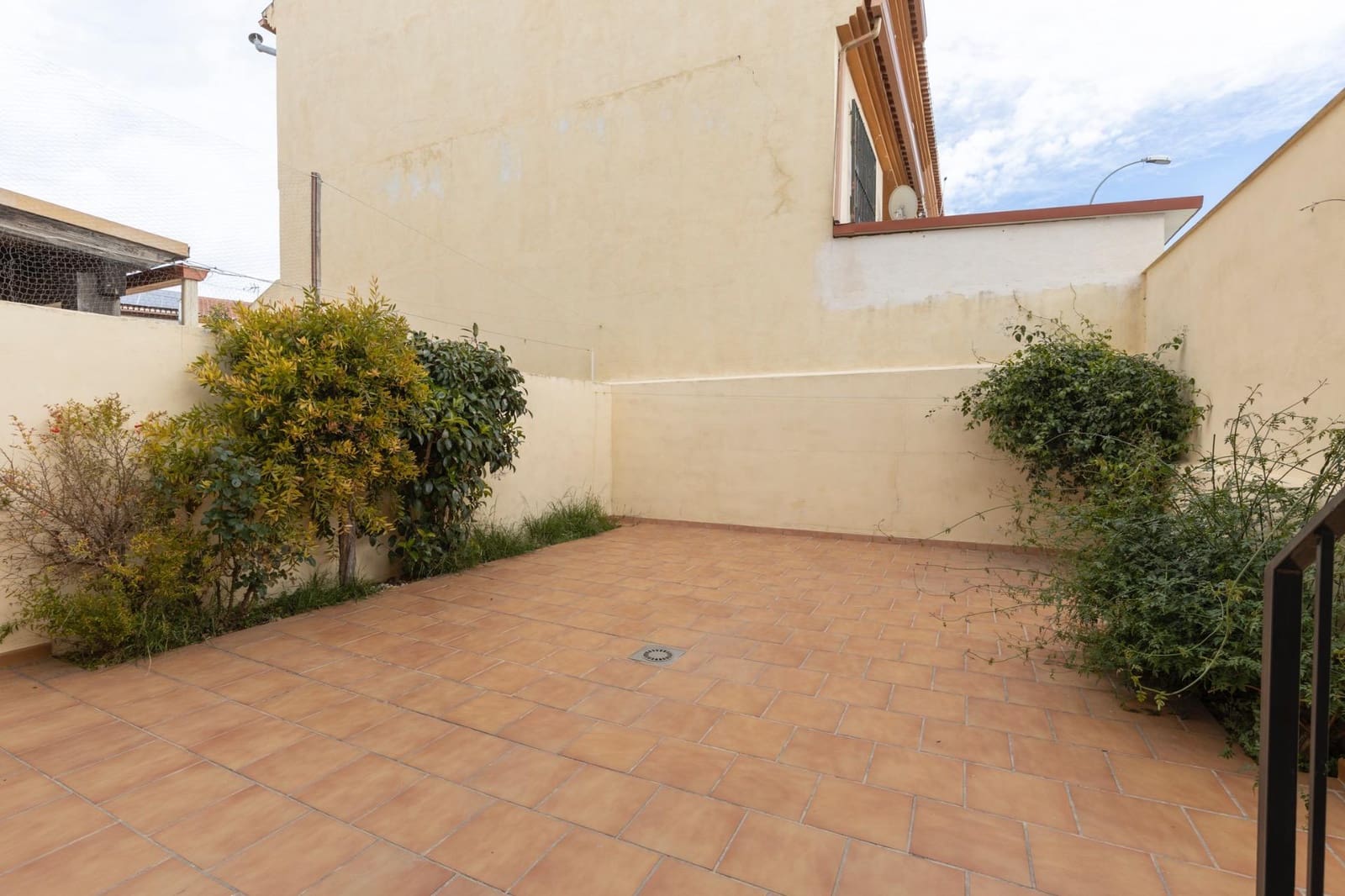 Pareado de 3 habitaciones en Belicena en venta con garaje - 235.000 € (Ref: 9674883)