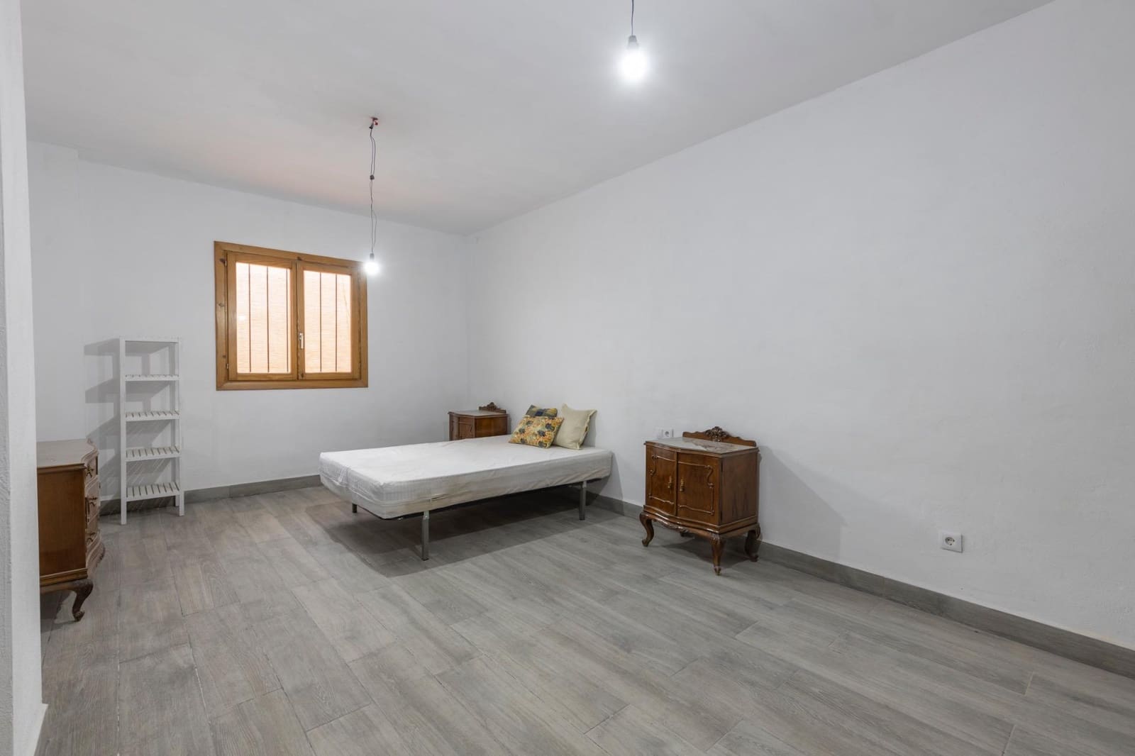 6 bedroom Apartment for sale in Moclin - € 139,900 (Ref: 9674886)