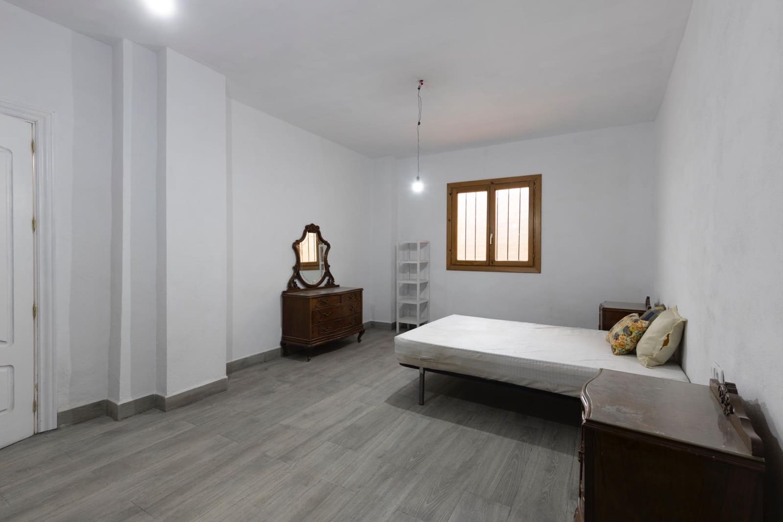 6 bedroom Apartment for sale in Moclin - € 139,900 (Ref: 9674886)