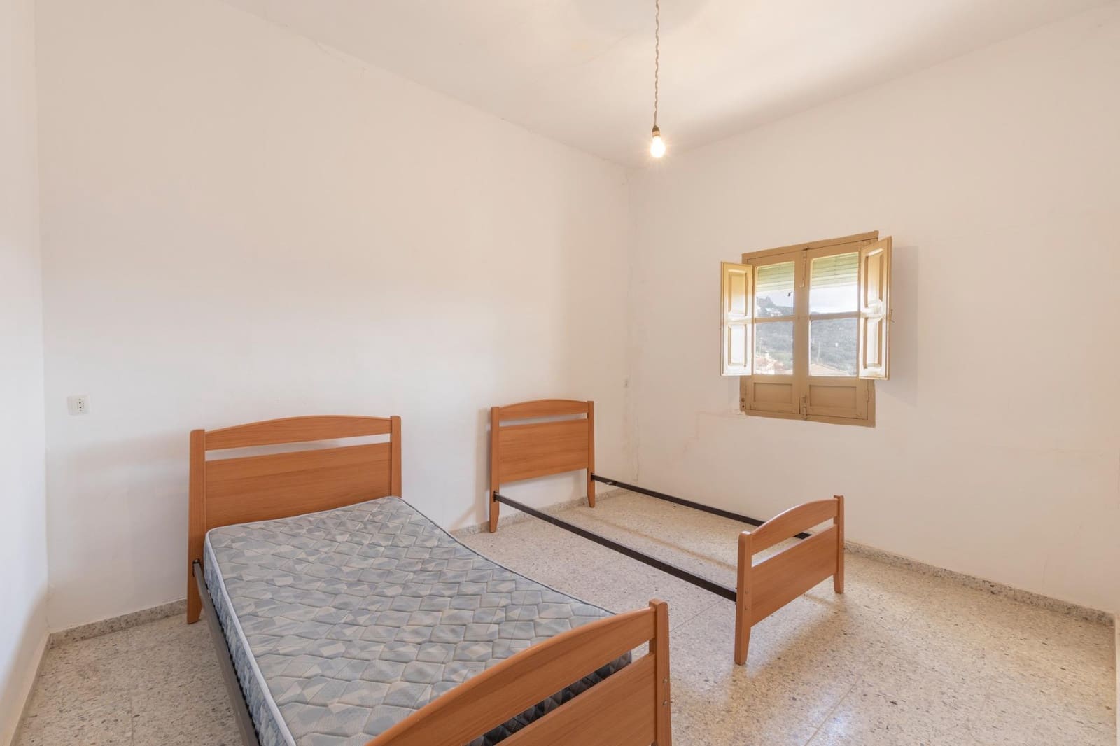 6 bedroom Apartment for sale in Moclin - € 139,900 (Ref: 9674886)