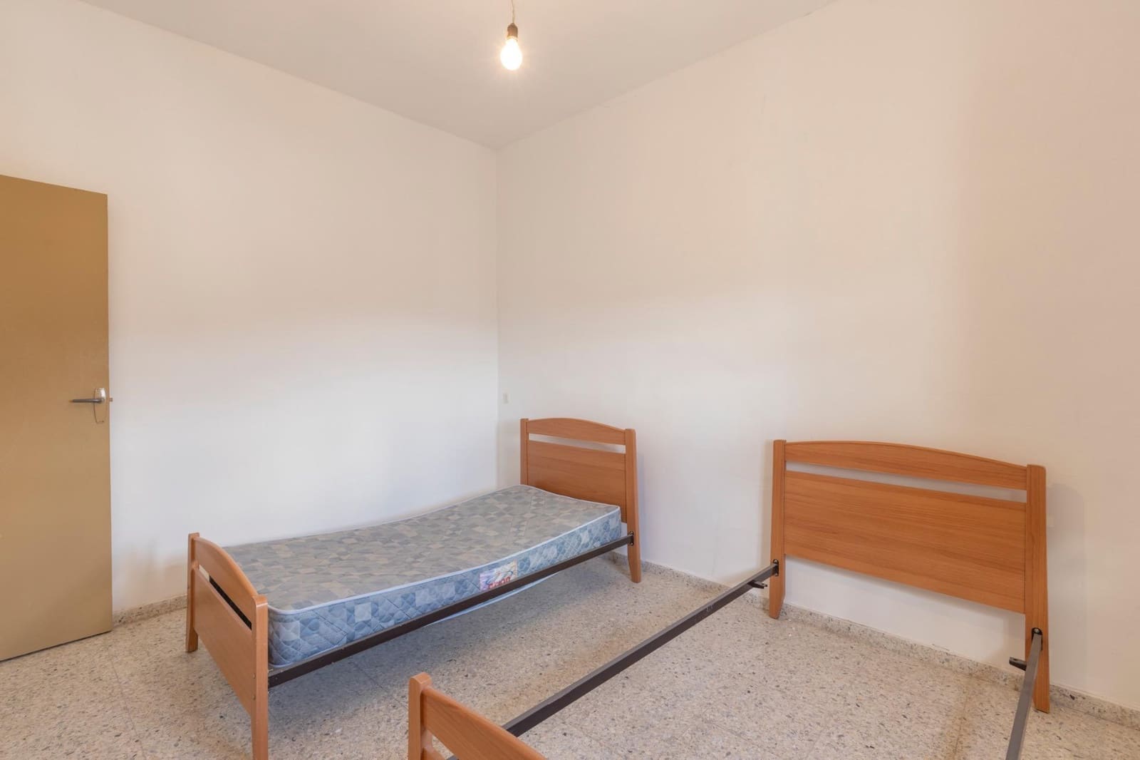 6 bedroom Apartment for sale in Moclin - € 139,900 (Ref: 9674886)