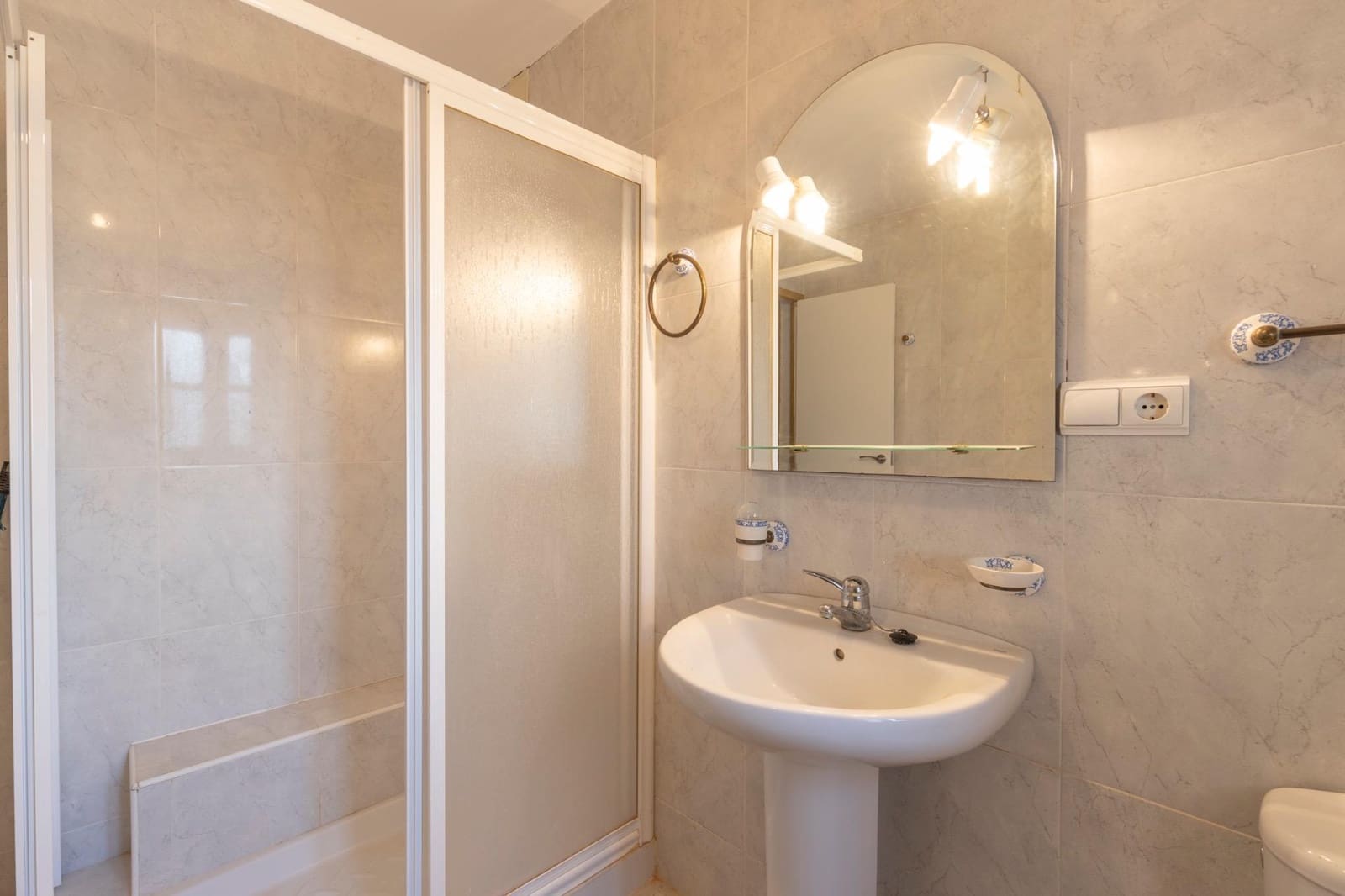 6 bedroom Apartment for sale in Moclin - € 139,900 (Ref: 9674886)