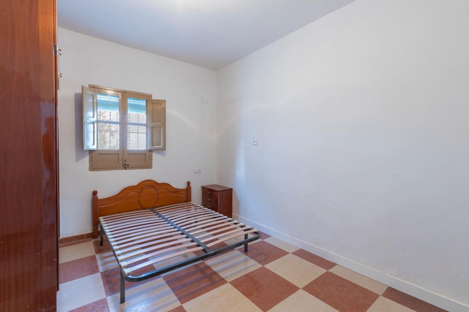 6 bedroom Apartment for sale in Moclin - € 139,900 (Ref: 9674886)