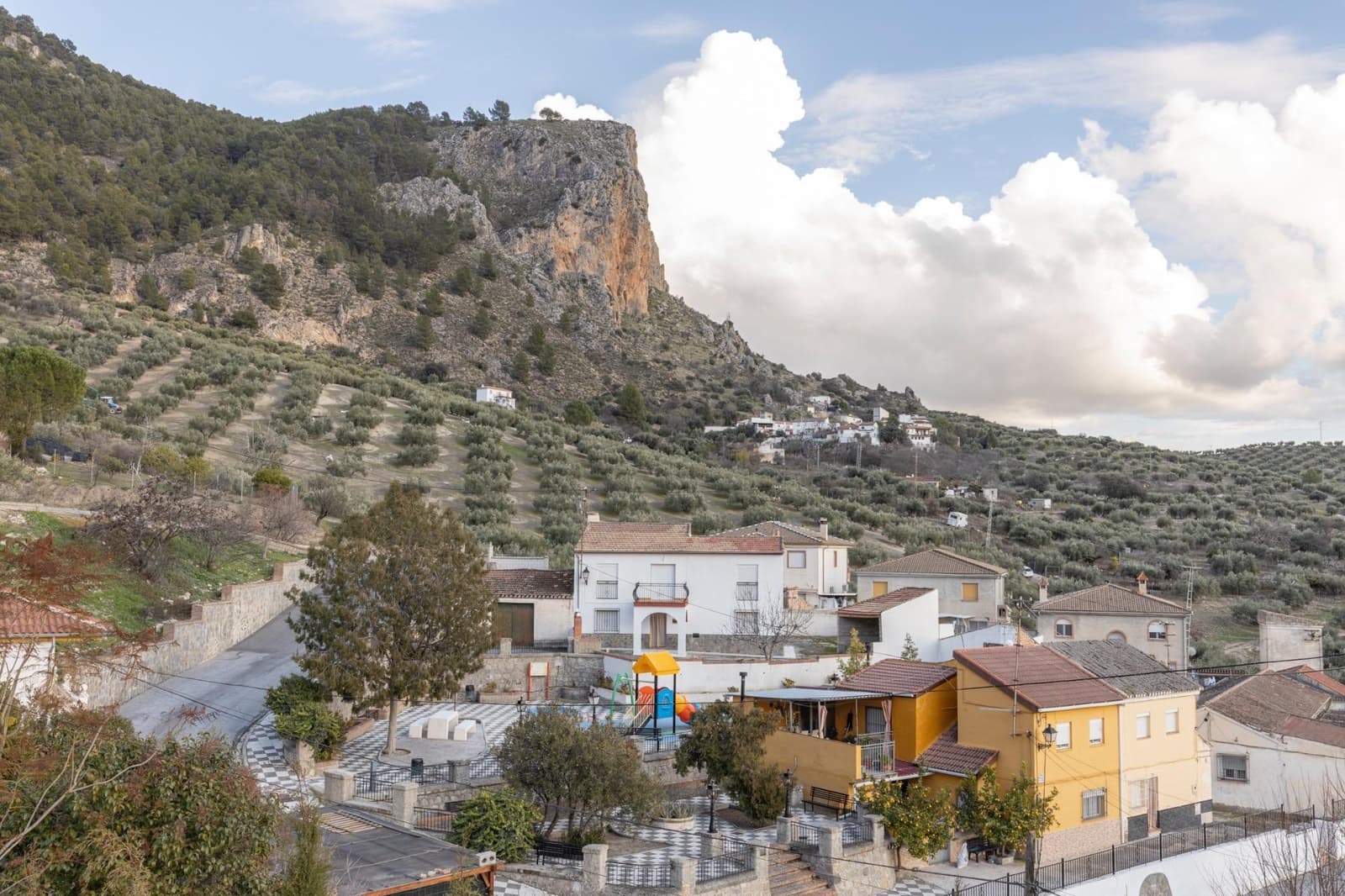 6 bedroom Apartment for sale in Moclin - € 139,900 (Ref: 9674886)