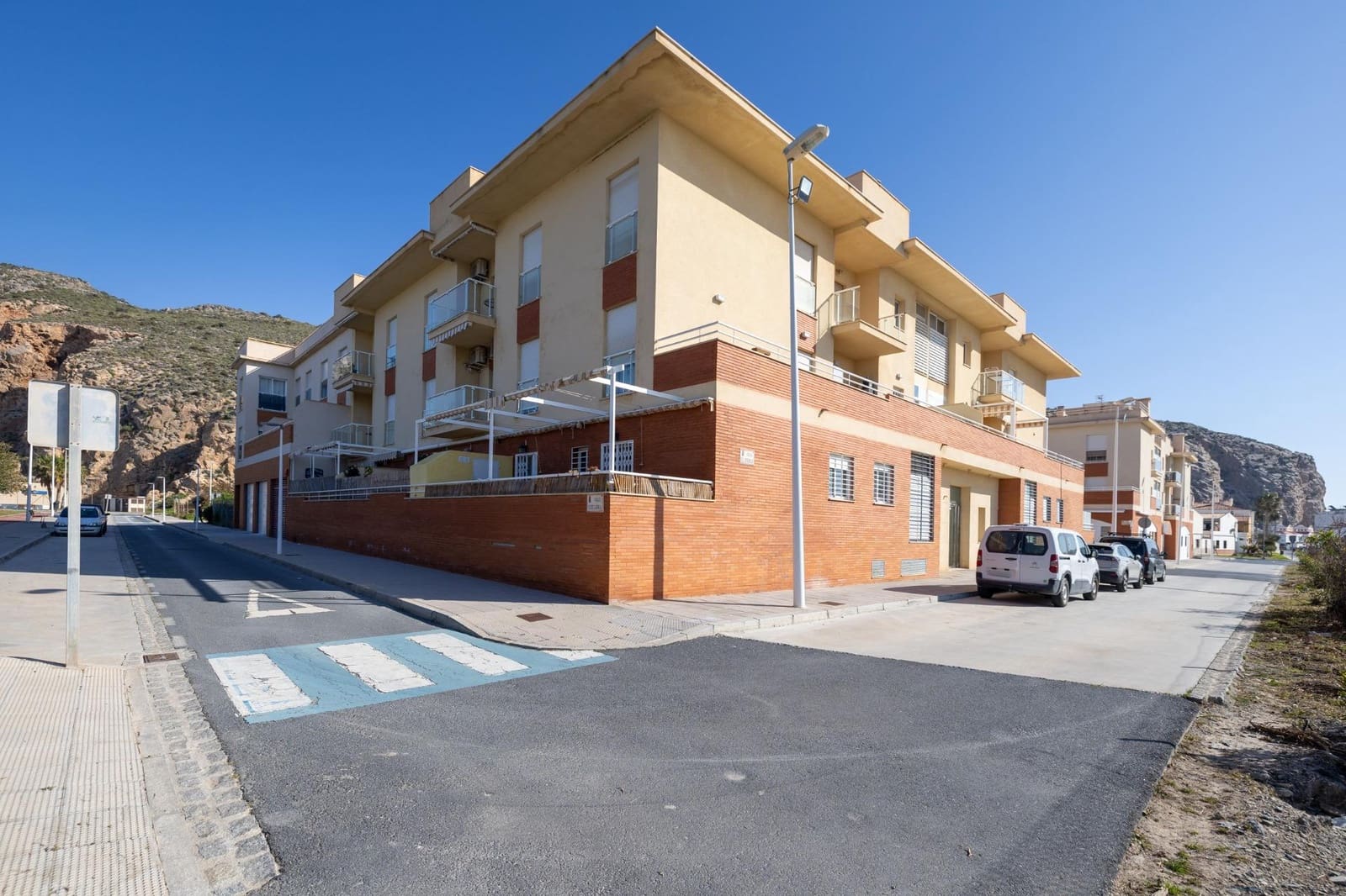 Piso de 3 habitaciones en Calahonda en venta con garaje - 198.000 € (Ref: 9674892)