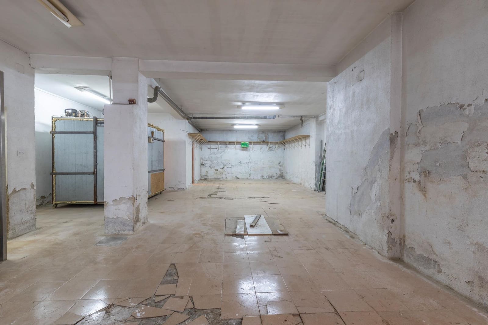 Commercieel te koop in Granada stad - € 123.500 (Ref: 9674894)