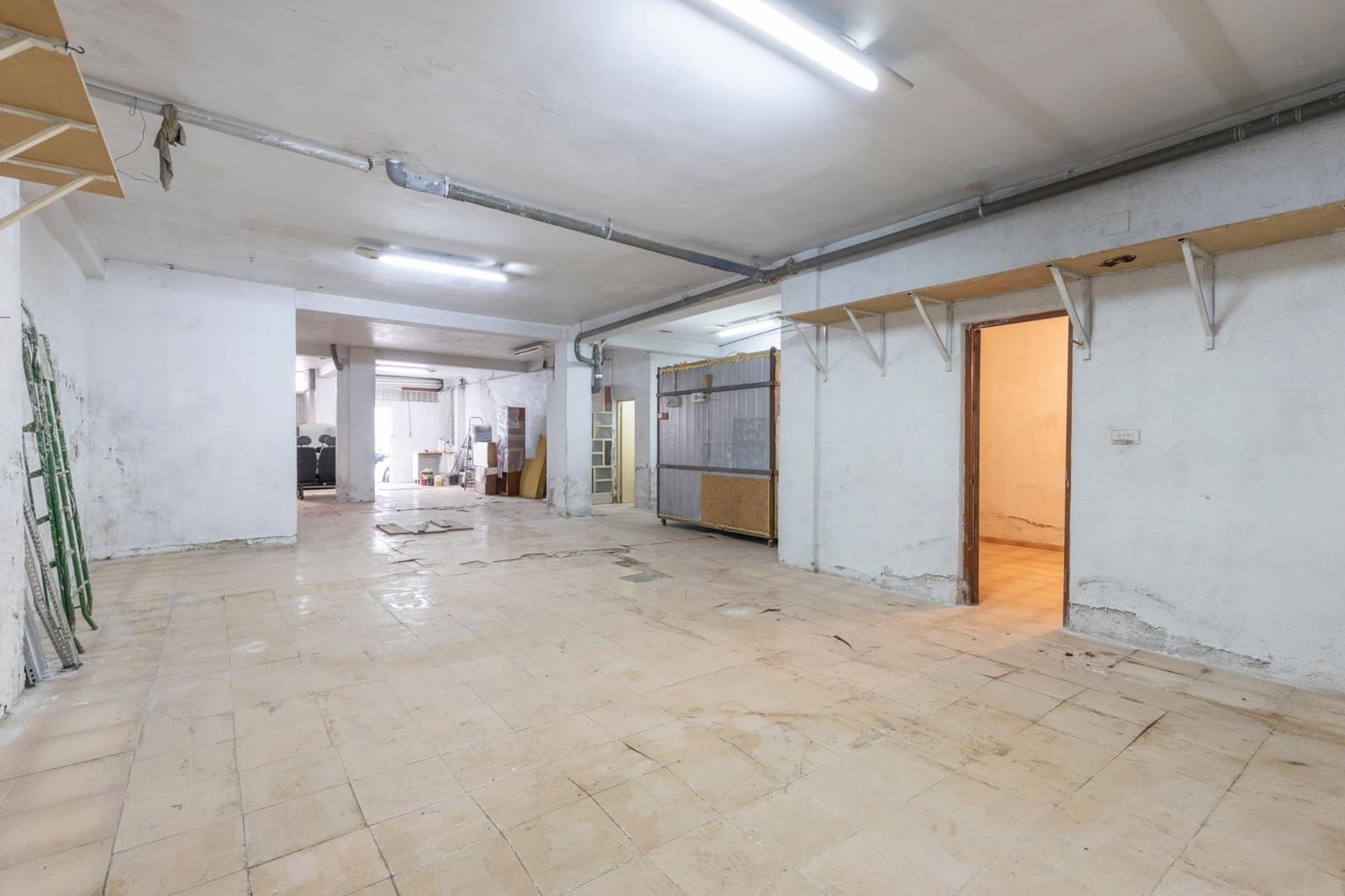 Commercieel te koop in Granada stad - € 123.500 (Ref: 9674894)