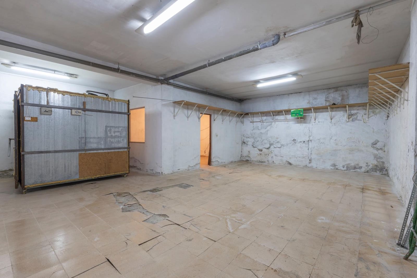 Commercieel te koop in Granada stad - € 123.500 (Ref: 9674894)