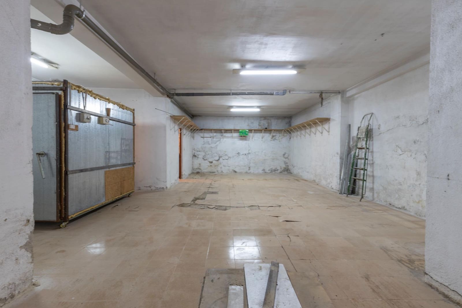 Commercieel te koop in Granada stad - € 123.500 (Ref: 9674894)