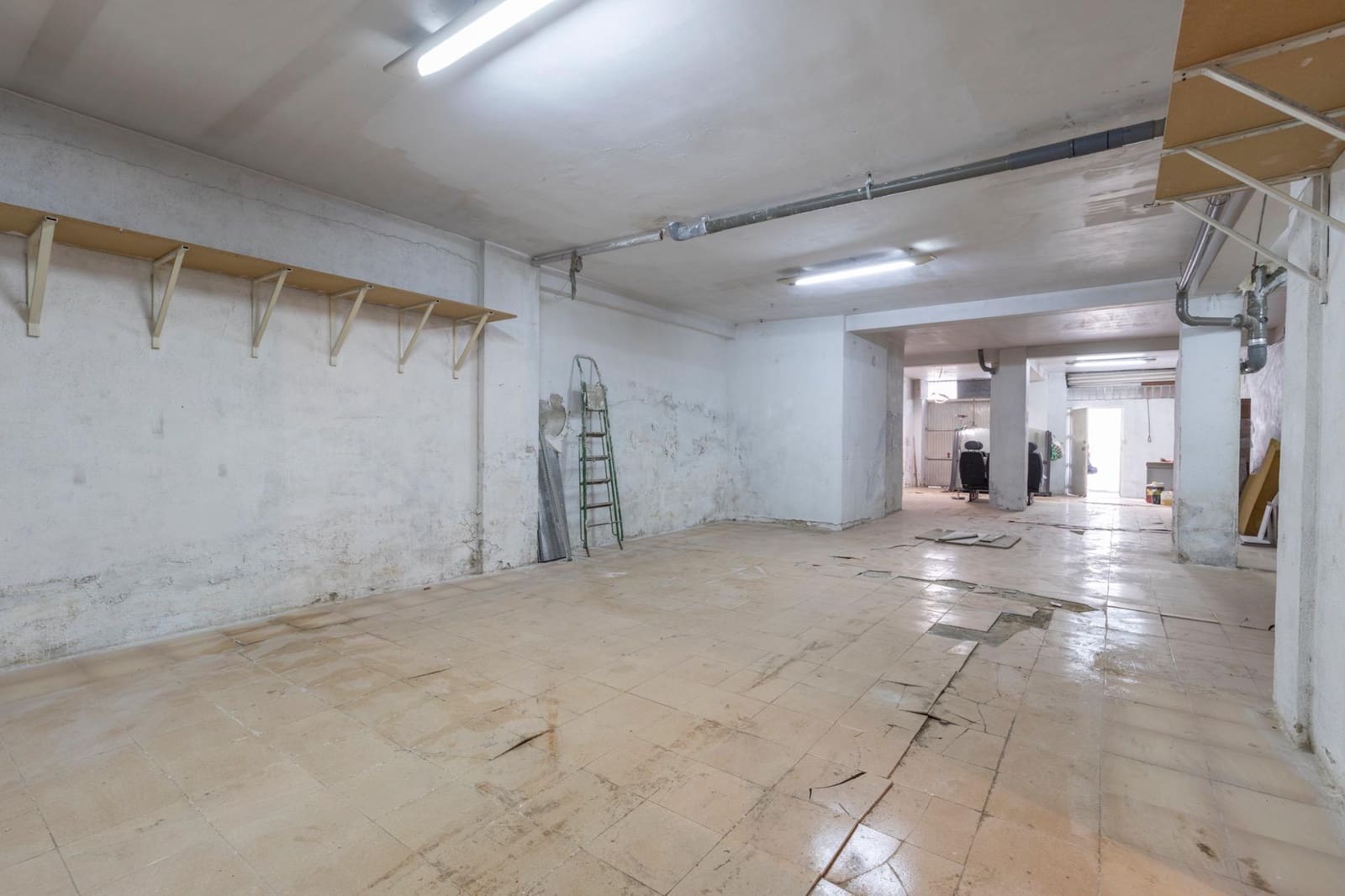 Commercieel te koop in Granada stad - € 123.500 (Ref: 9674894)