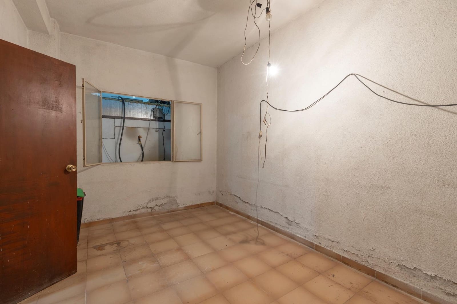 Commercieel te koop in Granada stad - € 123.500 (Ref: 9674894)