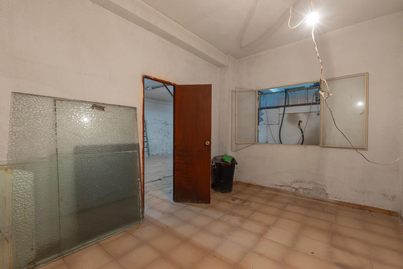 Commercieel te koop in Granada stad - € 123.500 (Ref: 9674894)