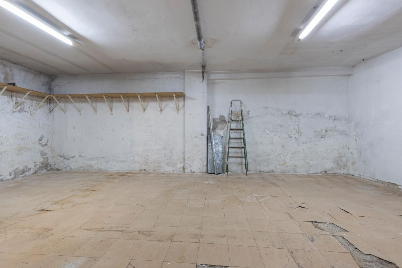 Commercieel te koop in Granada stad - € 123.500 (Ref: 9674894)