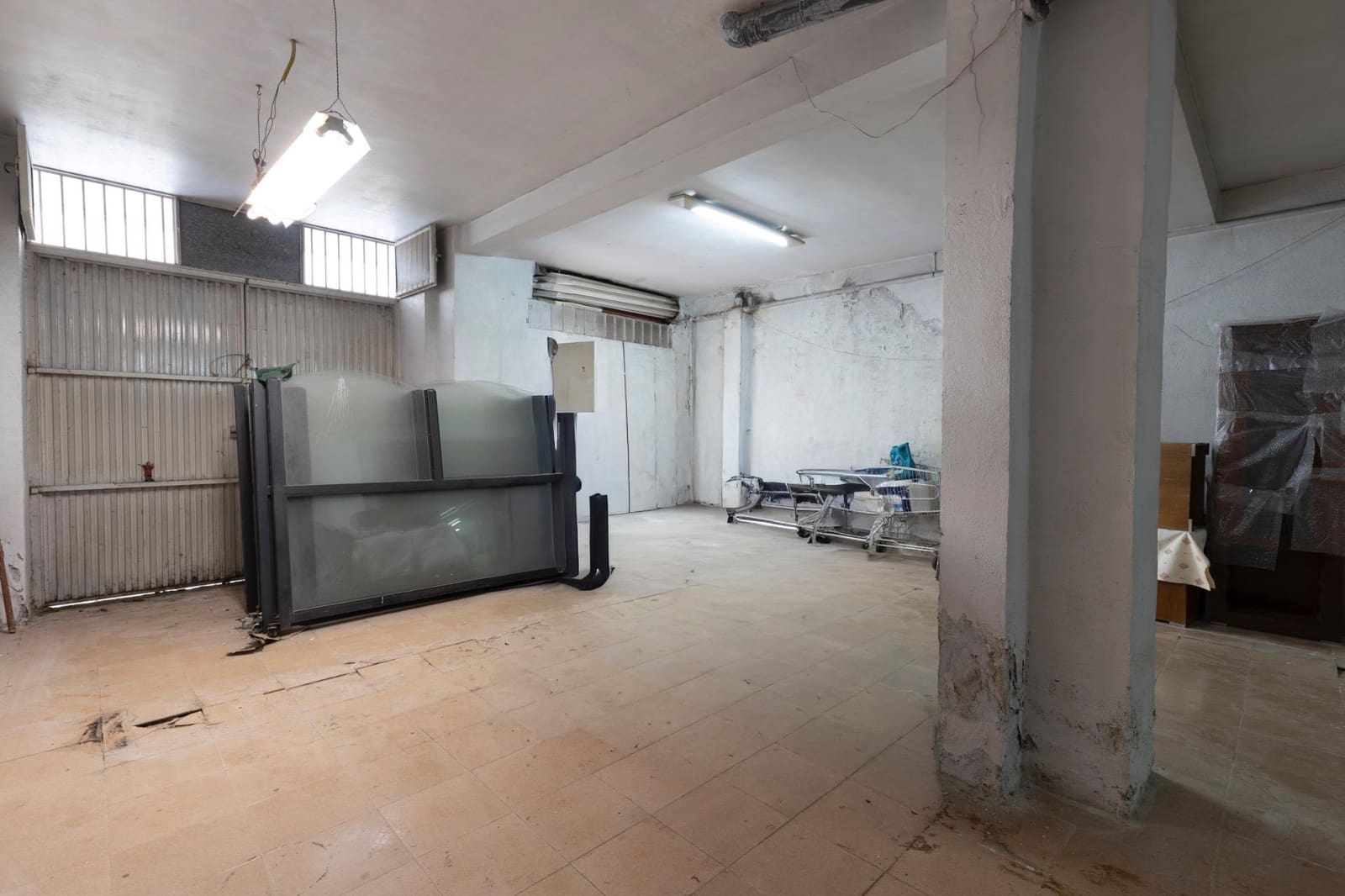 Commercieel te koop in Granada stad - € 123.500 (Ref: 9674894)