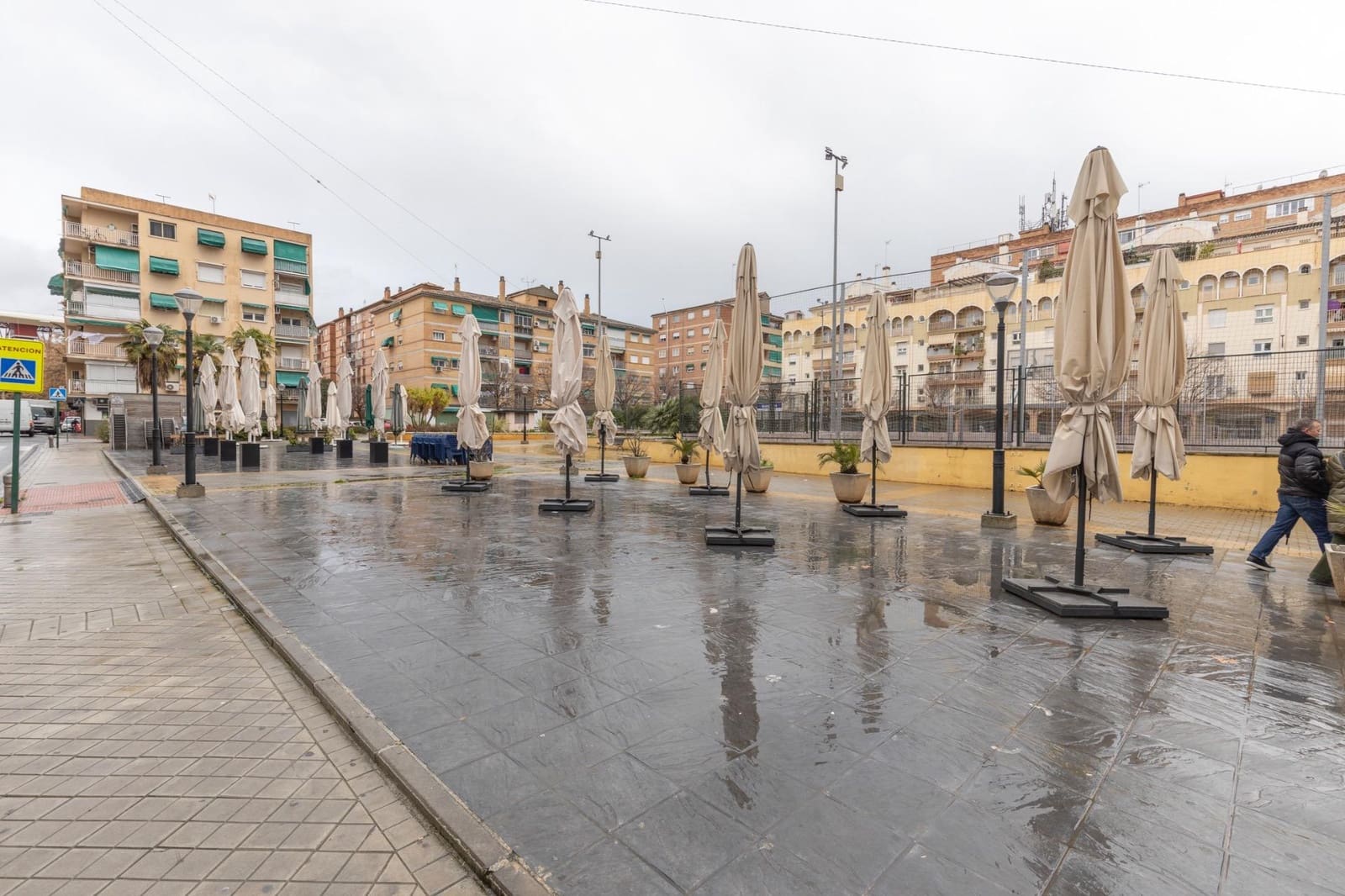 Commercieel te koop in Granada stad - € 123.500 (Ref: 9674894)