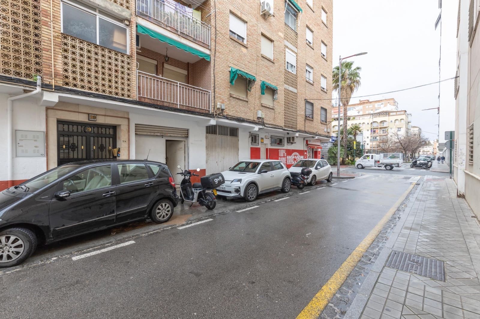 Commercieel te koop in Granada stad - € 123.500 (Ref: 9674894)