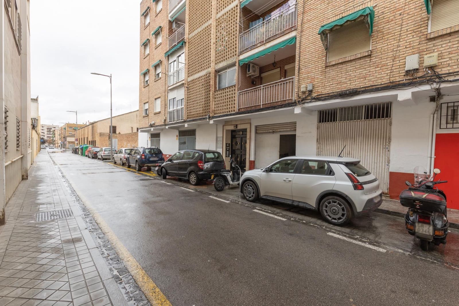 Commercieel te koop in Granada stad - € 123.500 (Ref: 9674894)