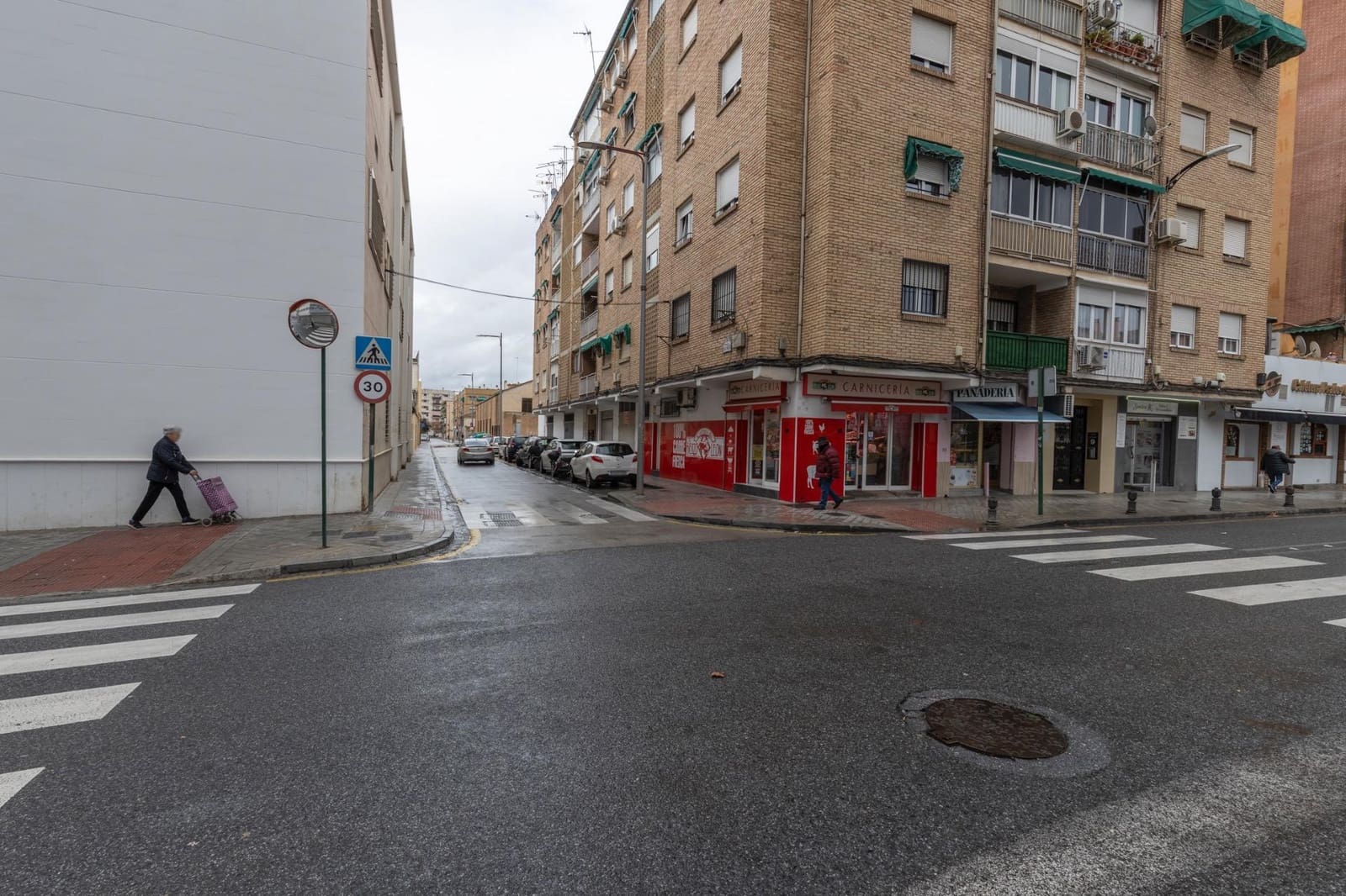 Commercieel te koop in Granada stad - € 123.500 (Ref: 9674894)