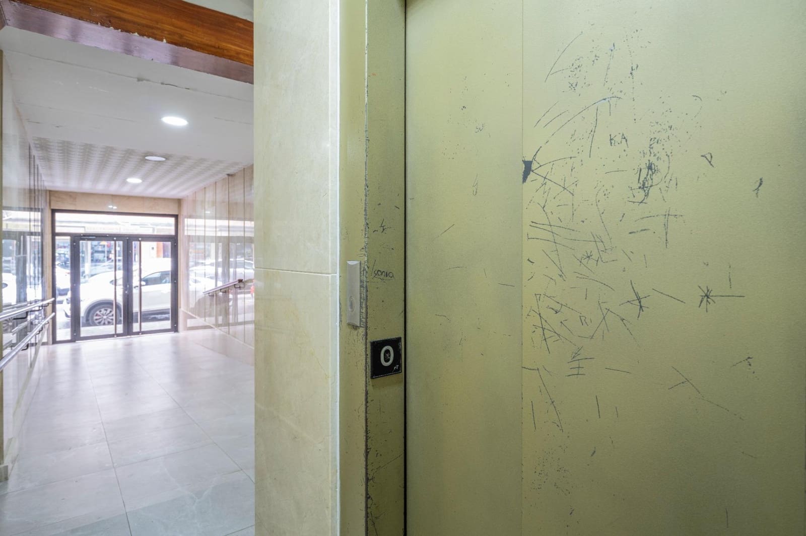 Piso de 3 habitaciones en Granada ciudad en venta - 198.000 € (Ref: 9674895)