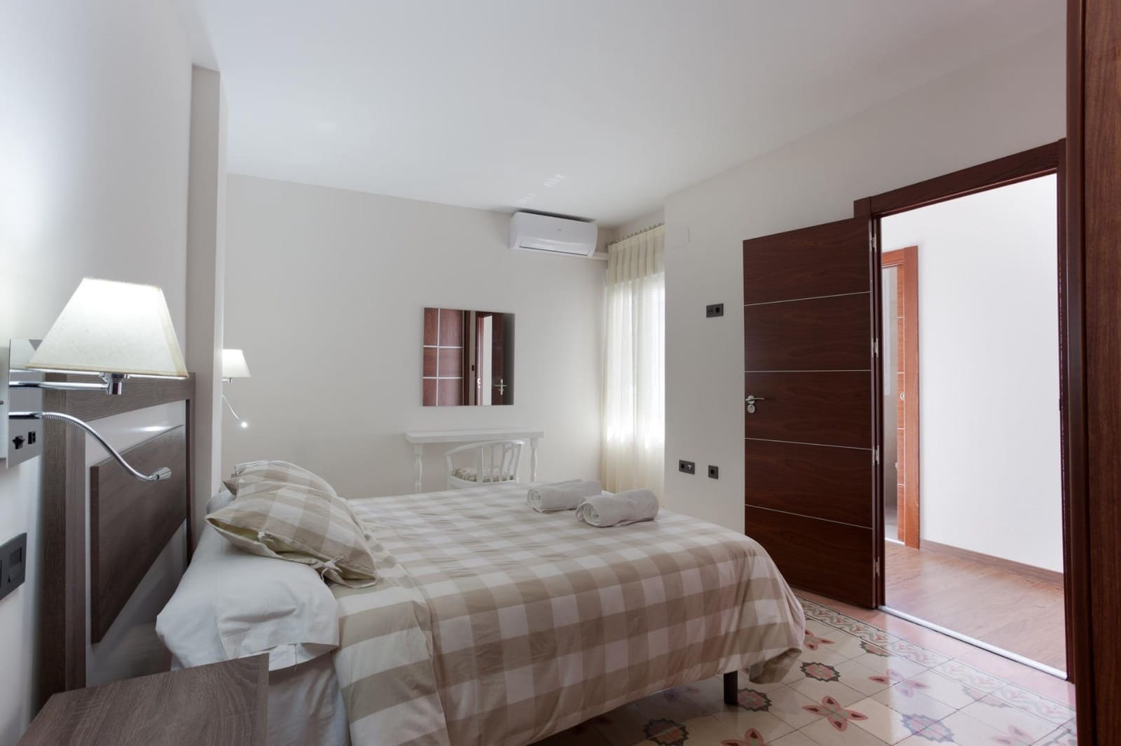 Apartamento de 14 habitaciones en Granada ciudad en venta - 1.175.000 € (Ref: 9674896)