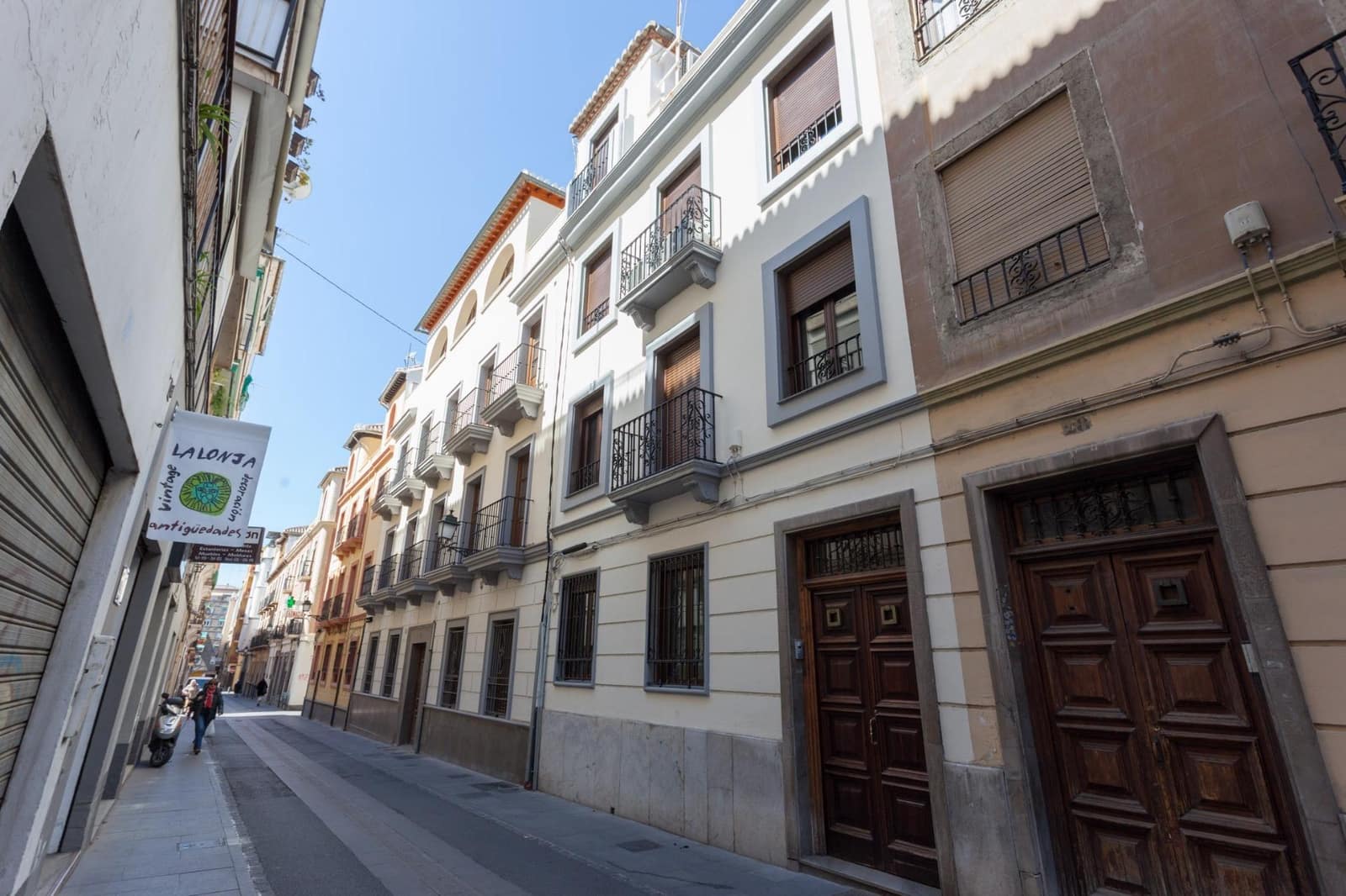 Apartamento de 14 habitaciones en Granada ciudad en venta - 1.175.000 € (Ref: 9674896)