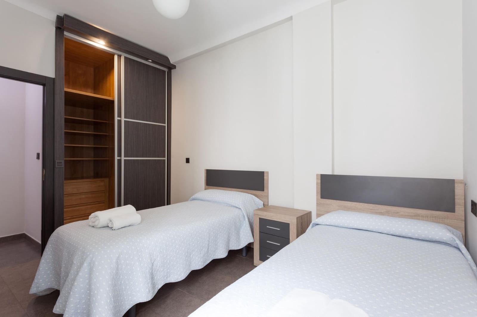 Apartamento de 14 habitaciones en Granada ciudad en venta - 1.175.000 € (Ref: 9674896)