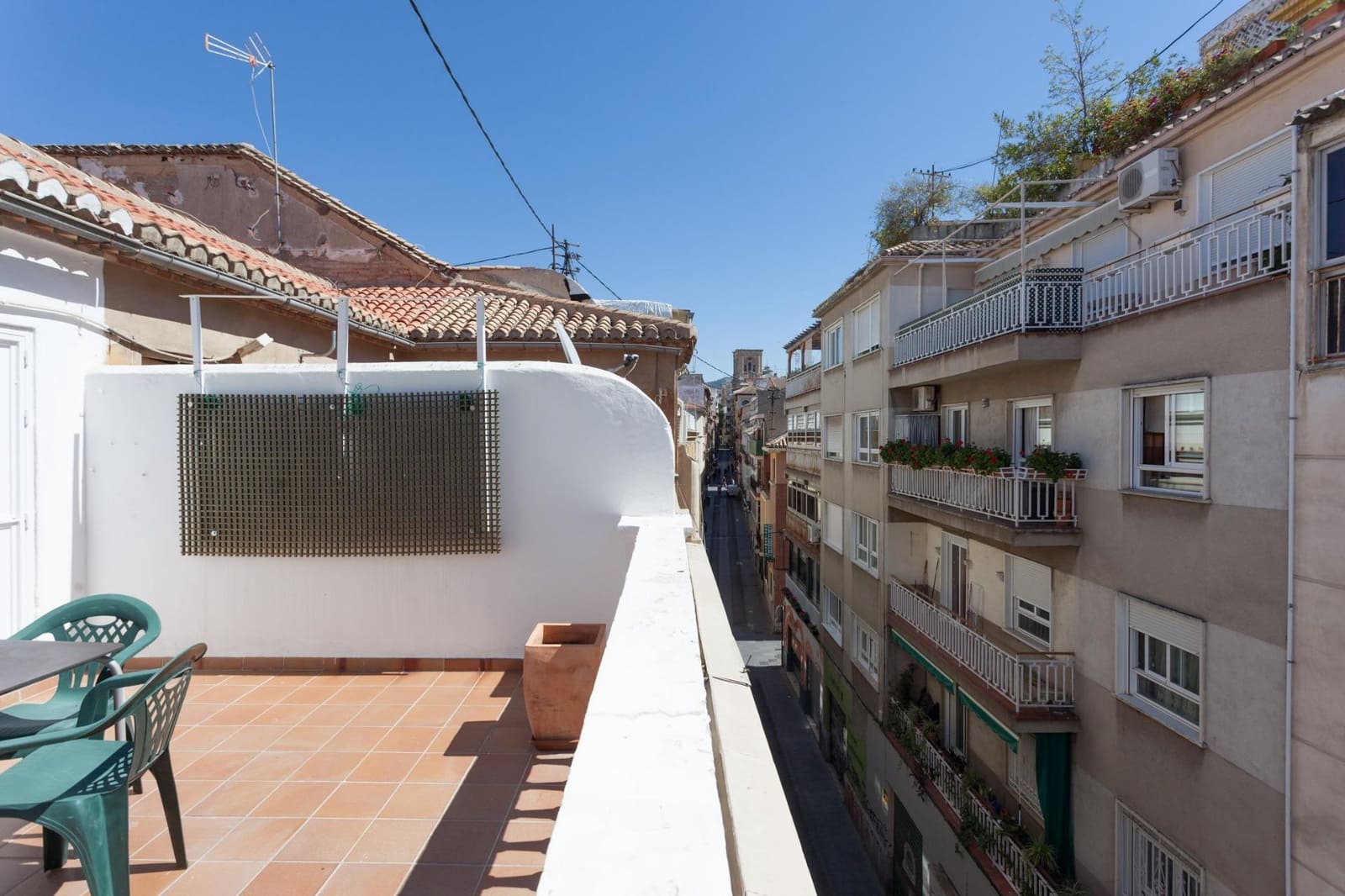 Apartamento de 14 habitaciones en Granada ciudad en venta - 1.175.000 € (Ref: 9674896)