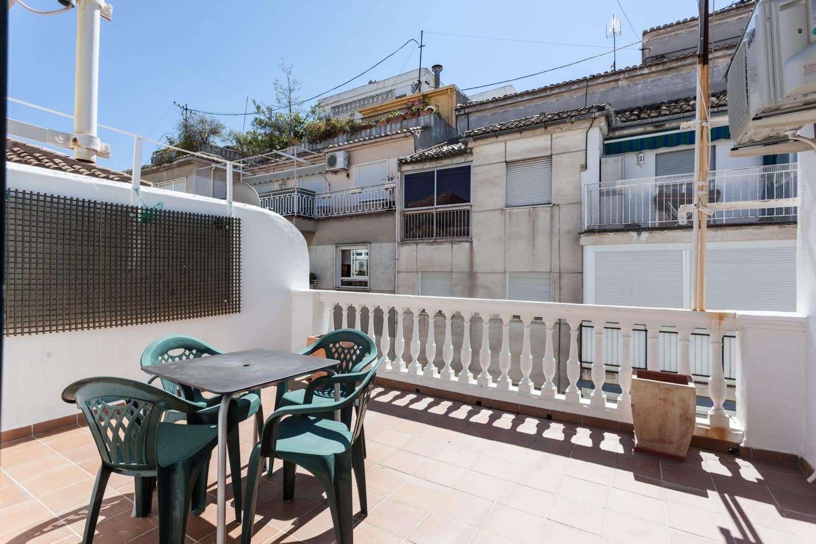 Apartamento de 14 habitaciones en Granada ciudad en venta - 1.175.000 € (Ref: 9674896)