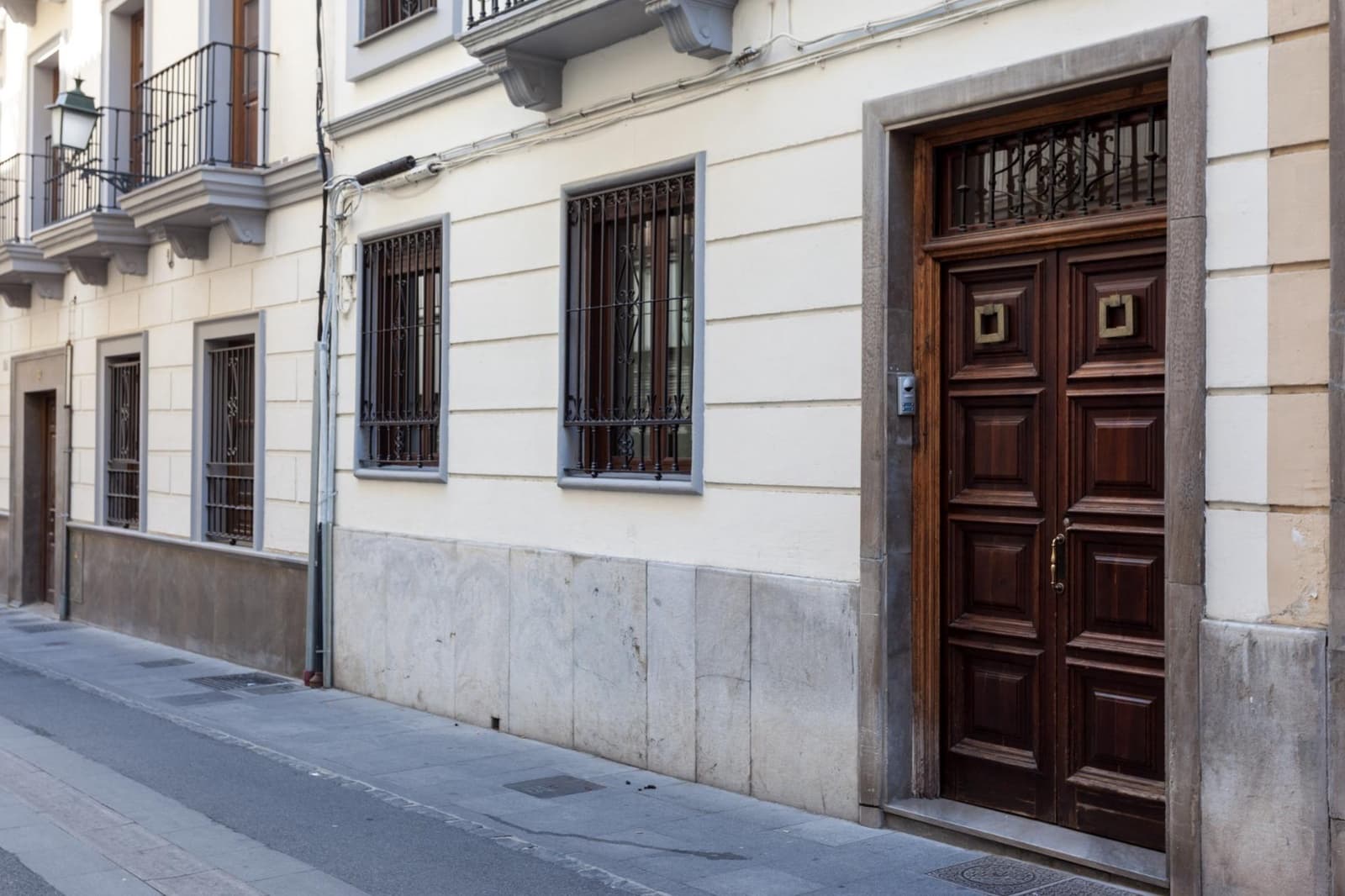 Apartamento de 14 habitaciones en Granada ciudad en venta - 1.175.000 € (Ref: 9674896)