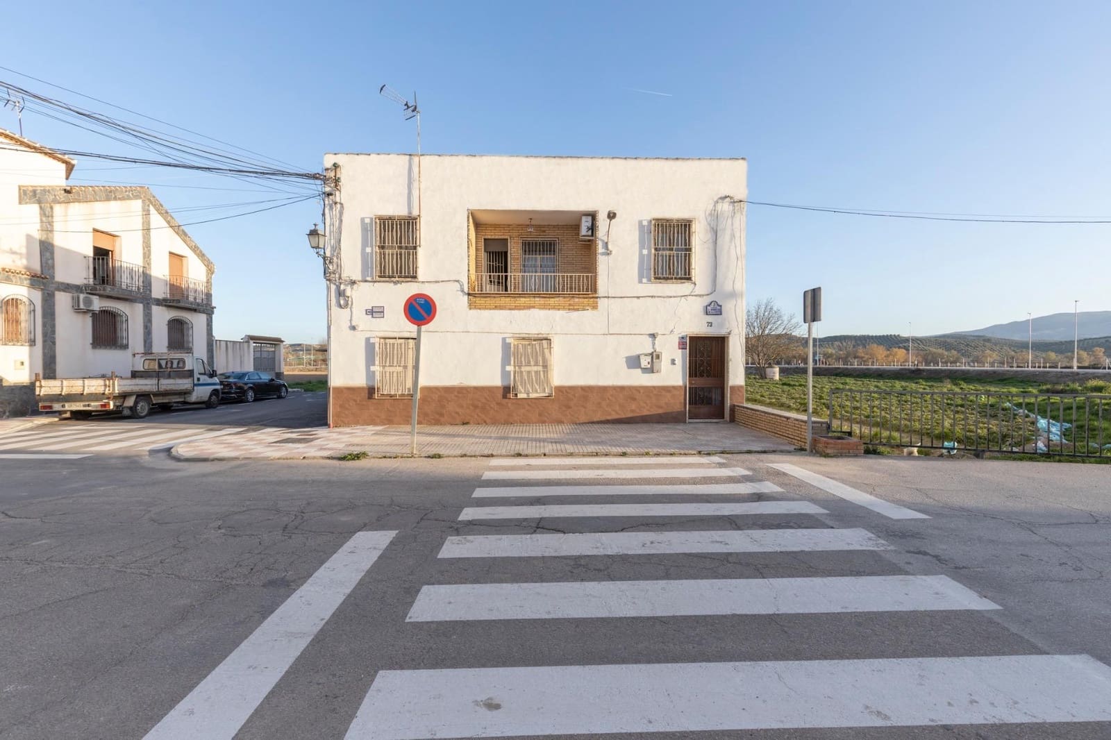 3 bedroom Villa for sale in Huetor Tajar with garage - € 170,000 (Ref: 9674897)