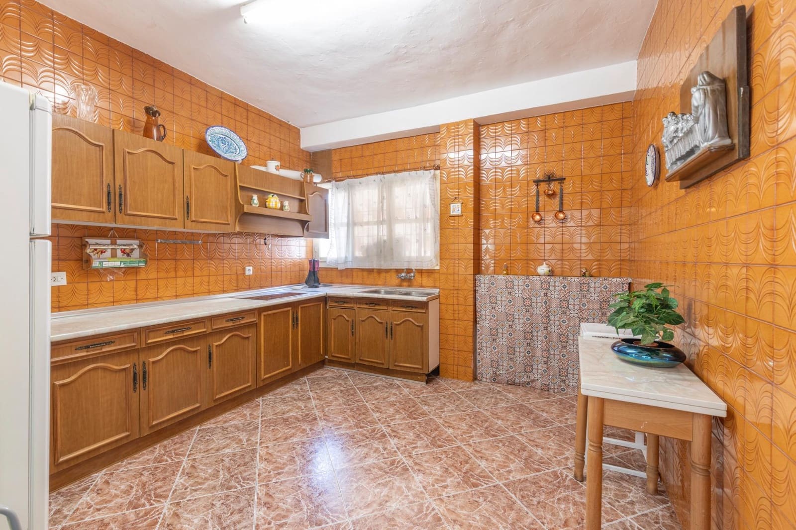 3 bedroom Villa for sale in Huetor Tajar with garage - € 170,000 (Ref: 9674897)