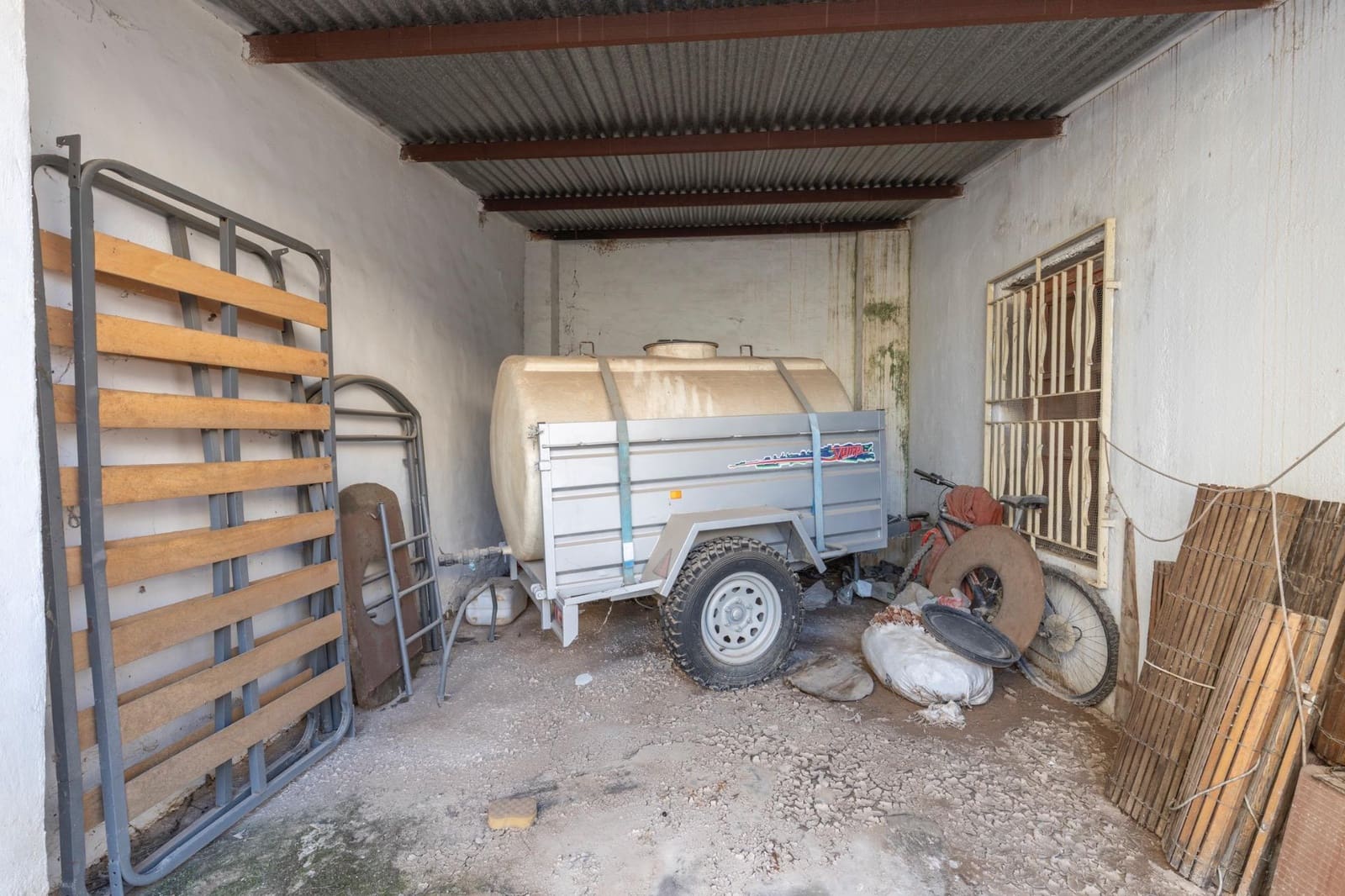 3 bedroom Villa for sale in Huetor Tajar with garage - € 170,000 (Ref: 9674897)