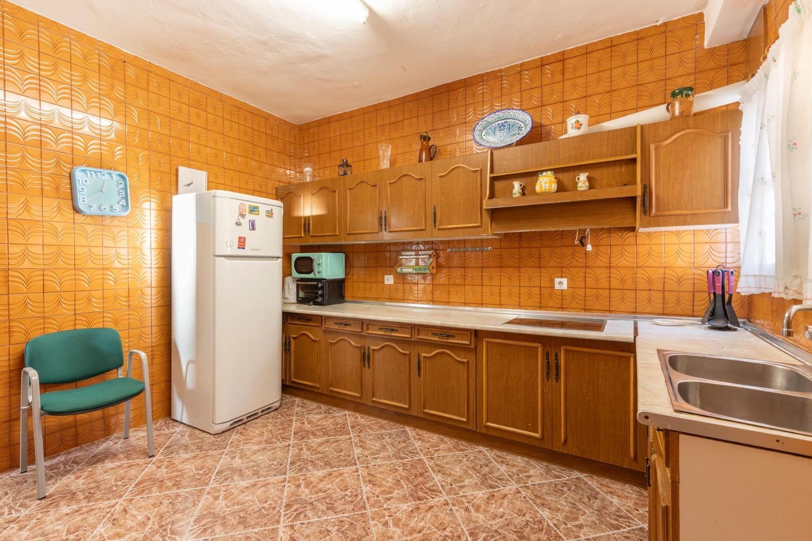 3 bedroom Villa for sale in Huetor Tajar with garage - € 170,000 (Ref: 9674897)