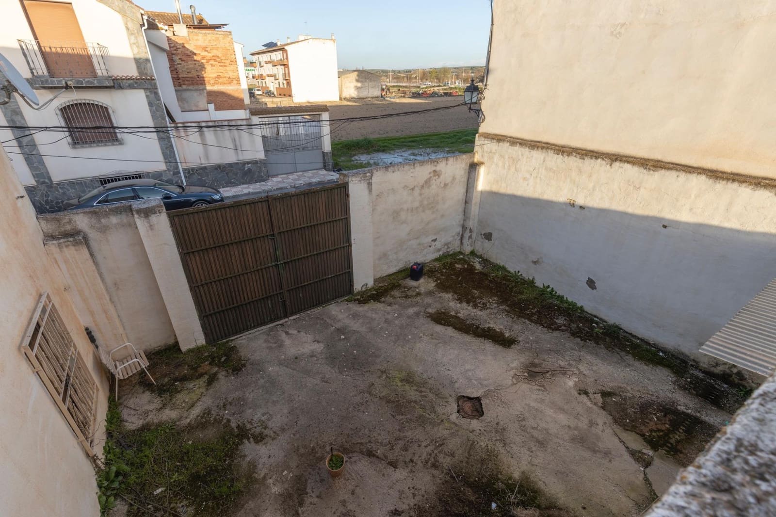 3 bedroom Villa for sale in Huetor Tajar with garage - € 170,000 (Ref: 9674897)