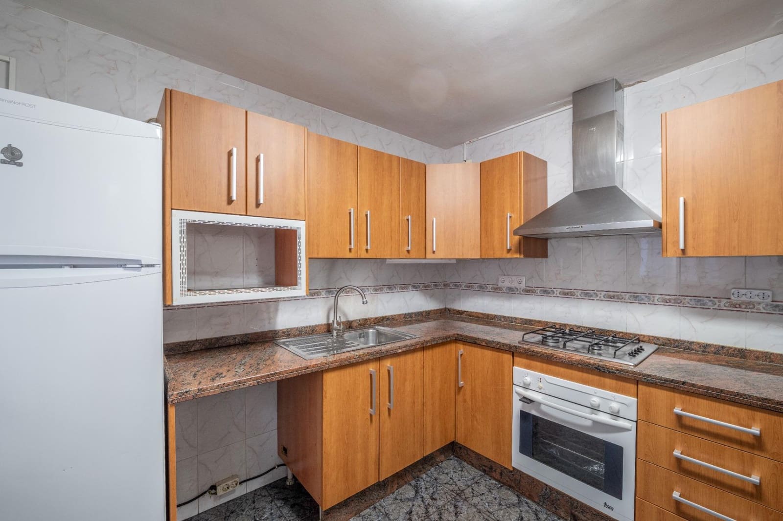 Casa de 5 habitaciones en Atarfe en venta - 140.000 € (Ref: 9674898)