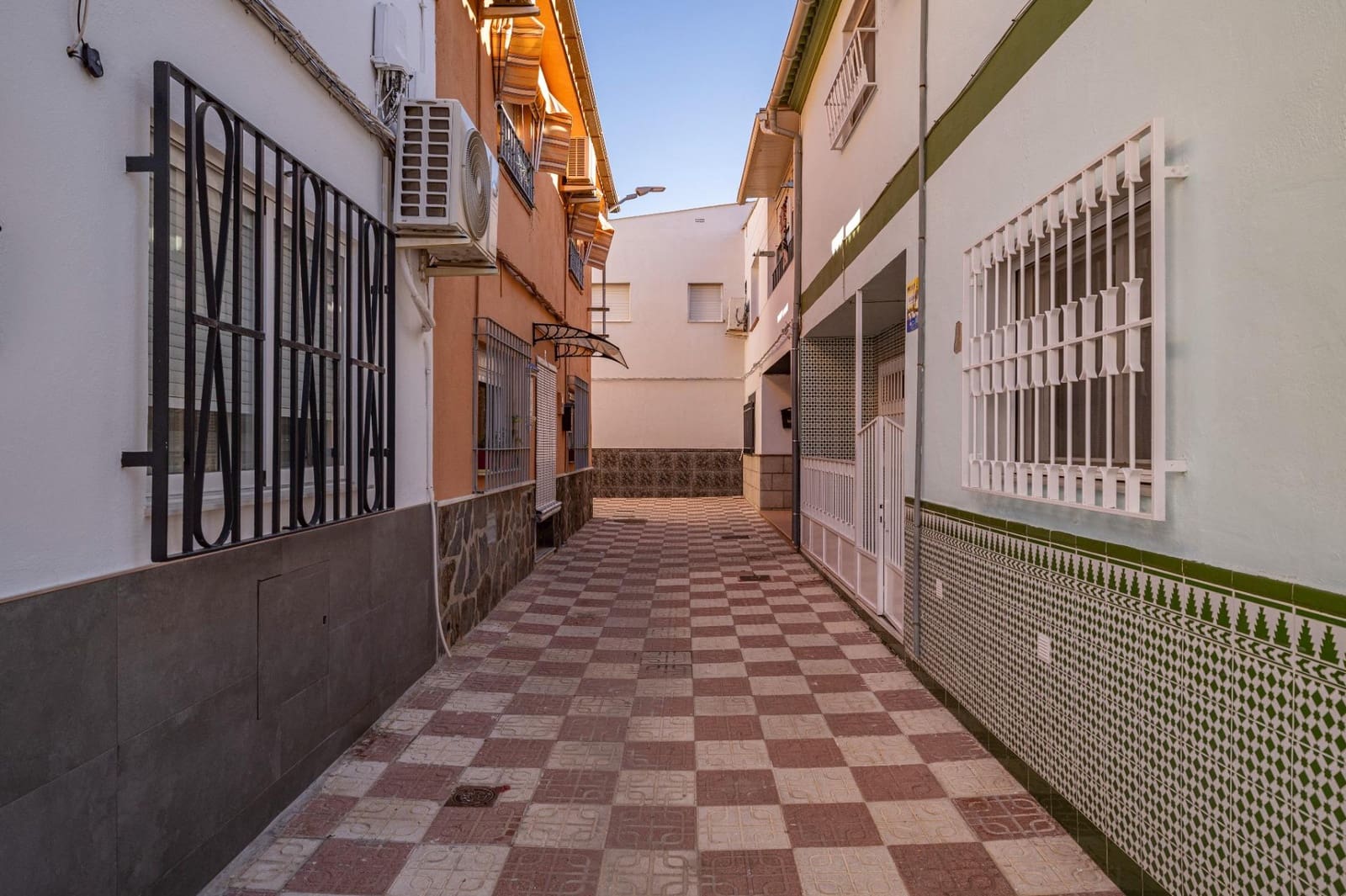 Casa de 5 habitaciones en Atarfe en venta - 140.000 € (Ref: 9674898)