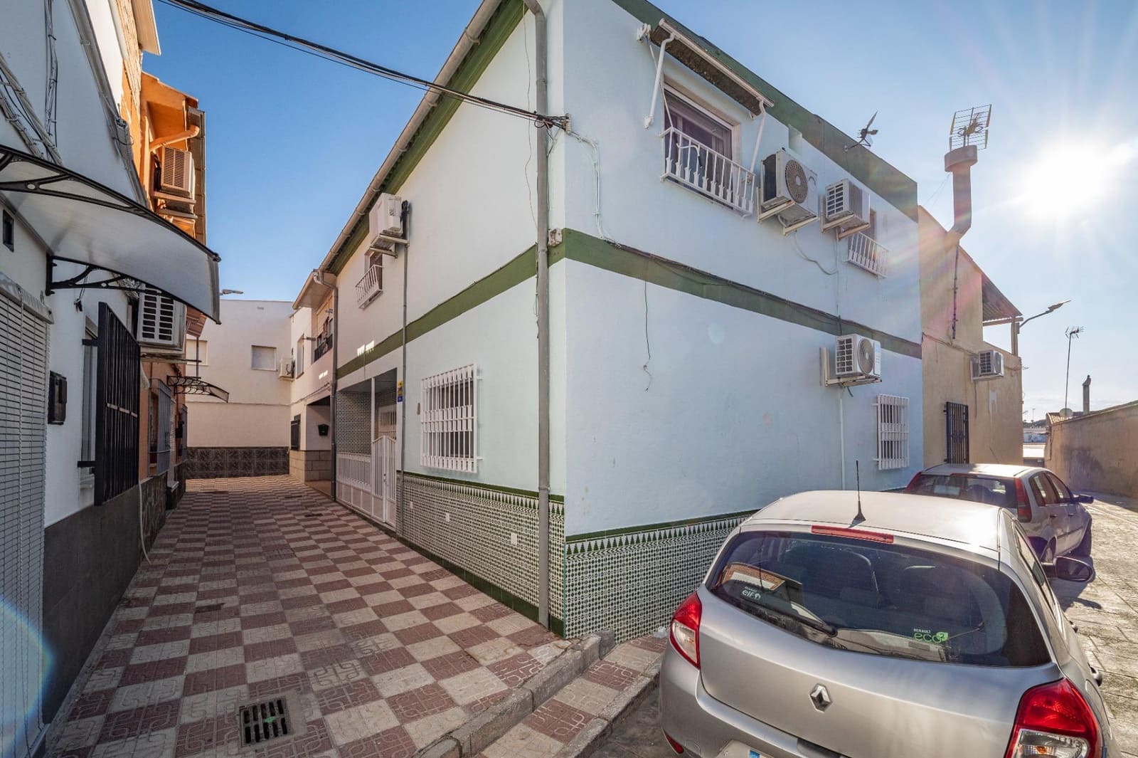 Casa de 5 habitaciones en Atarfe en venta - 140.000 € (Ref: 9674898)