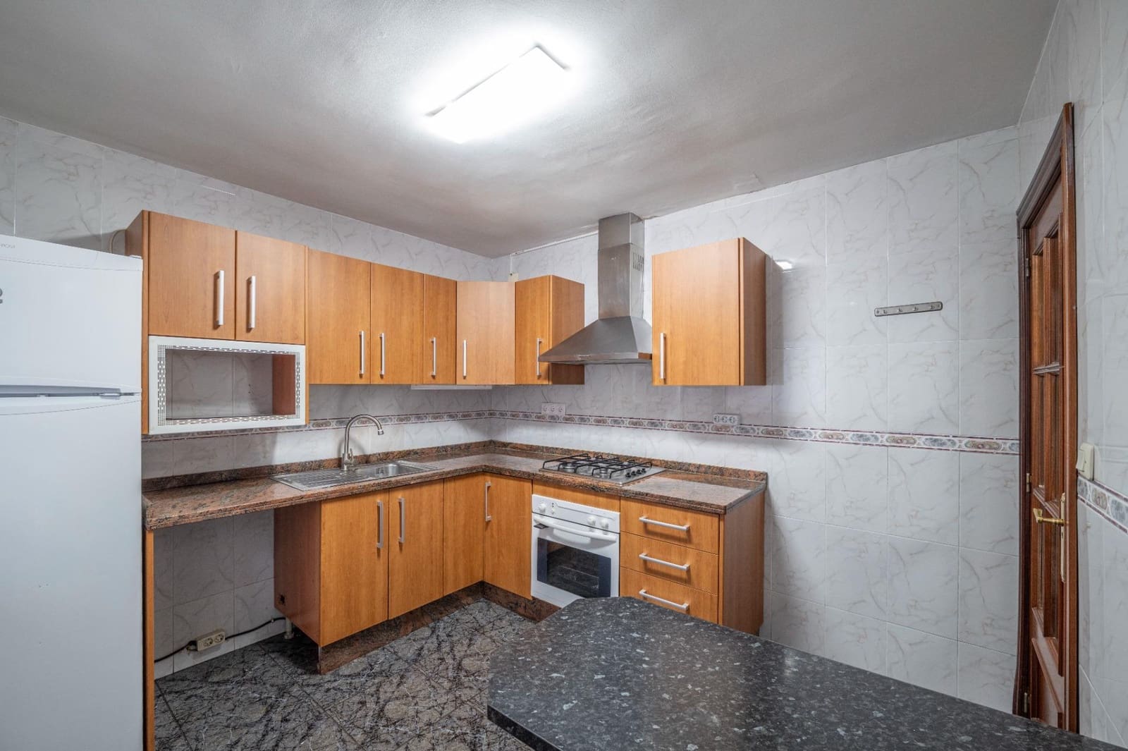 Casa de 5 habitaciones en Atarfe en venta - 140.000 € (Ref: 9674898)