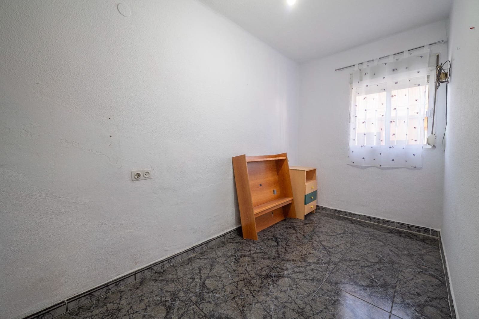 Casa de 5 habitaciones en Atarfe en venta - 140.000 € (Ref: 9674898)